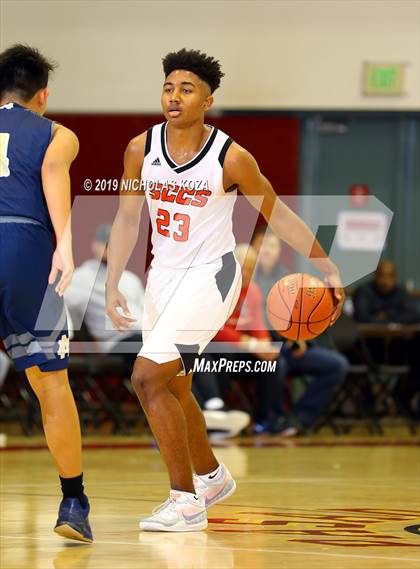 Thumbnail 2 in Mater Dei Catholic vs. Santa Clarita Christian (Battle of the Valleys) photogallery.