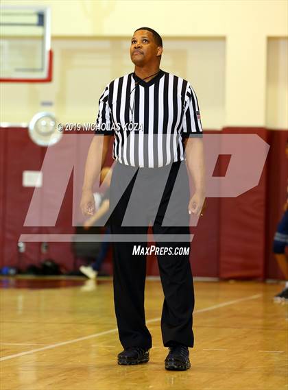 Thumbnail 2 in Mater Dei Catholic vs. Santa Clarita Christian (Battle of the Valleys) photogallery.