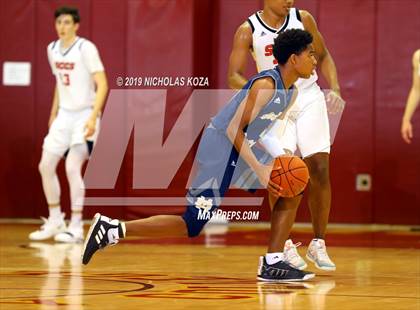 Thumbnail 3 in Mater Dei Catholic vs. Santa Clarita Christian (Battle of the Valleys) photogallery.