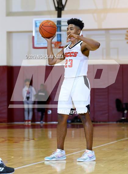 Thumbnail 2 in Mater Dei Catholic vs. Santa Clarita Christian (Battle of the Valleys) photogallery.