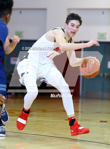 Thumbnail 1 in Mater Dei Catholic vs. Santa Clarita Christian (Battle of the Valleys) photogallery.