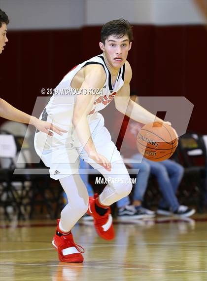 Thumbnail 3 in Mater Dei Catholic vs. Santa Clarita Christian (Battle of the Valleys) photogallery.