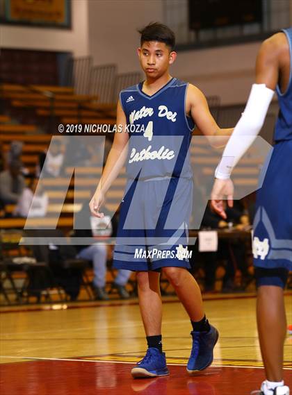 Thumbnail 2 in Mater Dei Catholic vs. Santa Clarita Christian (Battle of the Valleys) photogallery.
