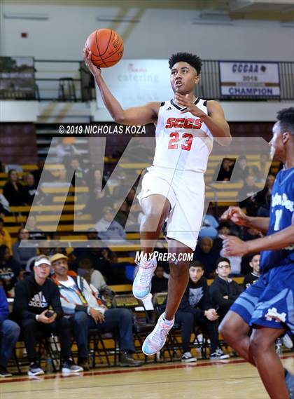 Thumbnail 2 in Mater Dei Catholic vs. Santa Clarita Christian (Battle of the Valleys) photogallery.