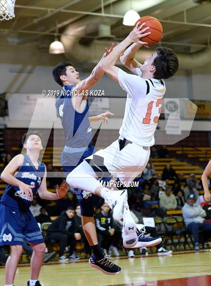 Thumbnail 1 in Mater Dei Catholic vs. Santa Clarita Christian (Battle of the Valleys) photogallery.