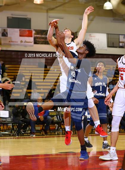 Thumbnail 1 in Mater Dei Catholic vs. Santa Clarita Christian (Battle of the Valleys) photogallery.