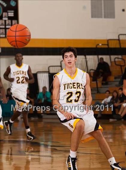 Thumbnail 2 in Galena Park vs Conroe (McDonald's Texas Invitational) photogallery.