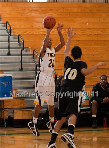 Thumbnail 1 in Galena Park vs Conroe (McDonald's Texas Invitational) photogallery.