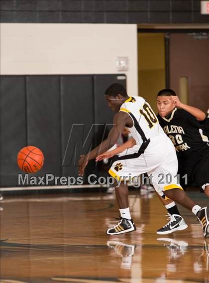 Thumbnail 2 in Galena Park vs Conroe (McDonald's Texas Invitational) photogallery.
