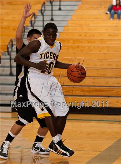 Thumbnail 1 in Galena Park vs Conroe (McDonald's Texas Invitational) photogallery.