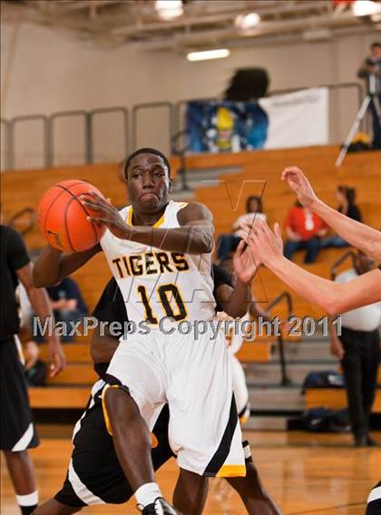 Thumbnail 3 in Galena Park vs Conroe (McDonald's Texas Invitational) photogallery.