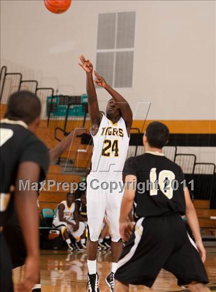 Thumbnail 3 in Galena Park vs Conroe (McDonald's Texas Invitational) photogallery.