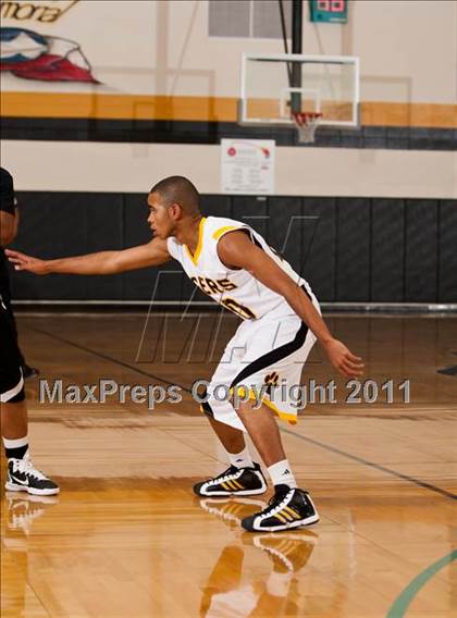 Thumbnail 2 in Galena Park vs Conroe (McDonald's Texas Invitational) photogallery.