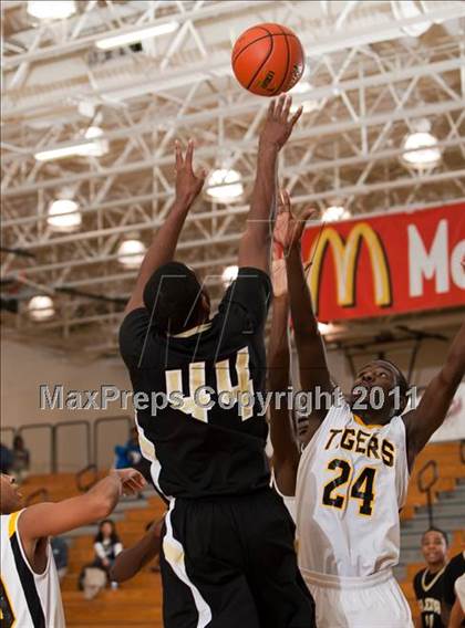 Thumbnail 1 in Galena Park vs Conroe (McDonald's Texas Invitational) photogallery.