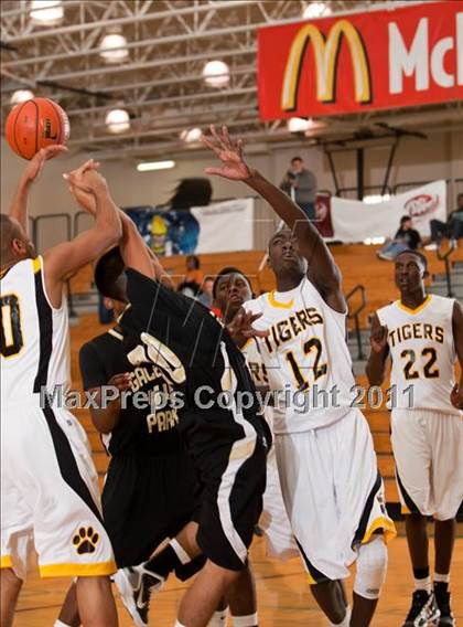 Thumbnail 2 in Galena Park vs Conroe (McDonald's Texas Invitational) photogallery.