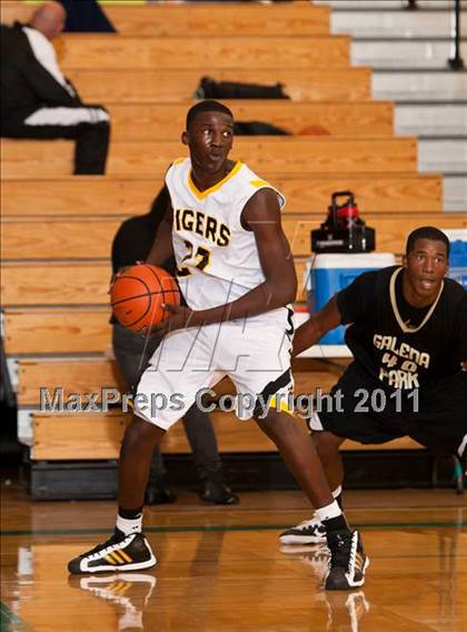 Thumbnail 2 in Galena Park vs Conroe (McDonald's Texas Invitational) photogallery.