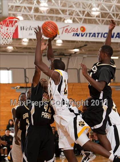 Thumbnail 2 in Galena Park vs Conroe (McDonald's Texas Invitational) photogallery.