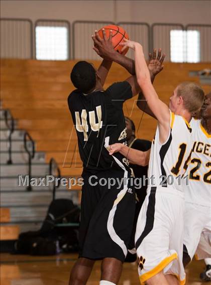 Thumbnail 3 in Galena Park vs Conroe (McDonald's Texas Invitational) photogallery.