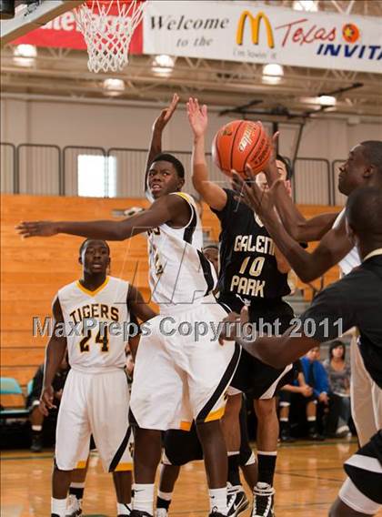 Thumbnail 2 in Galena Park vs Conroe (McDonald's Texas Invitational) photogallery.