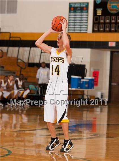 Thumbnail 2 in Galena Park vs Conroe (McDonald's Texas Invitational) photogallery.