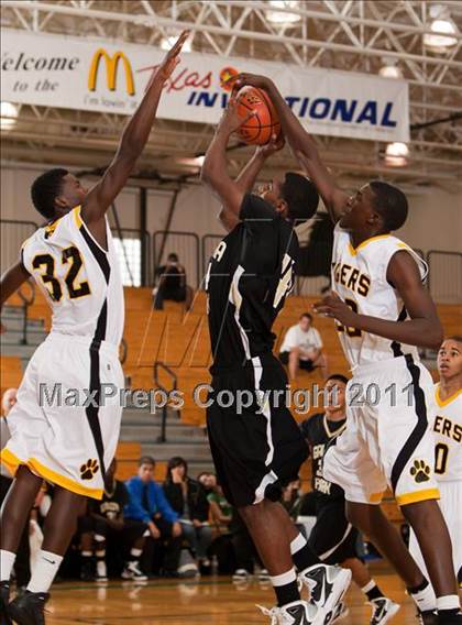 Thumbnail 1 in Galena Park vs Conroe (McDonald's Texas Invitational) photogallery.