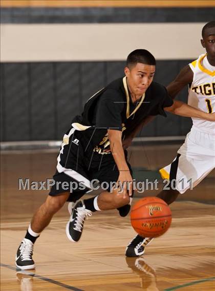 Thumbnail 3 in Galena Park vs Conroe (McDonald's Texas Invitational) photogallery.