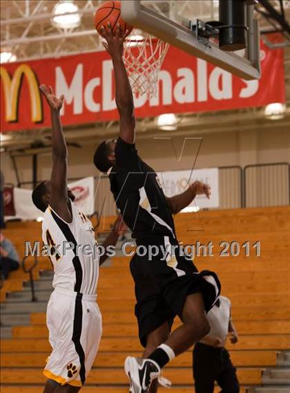Thumbnail 2 in Galena Park vs Conroe (McDonald's Texas Invitational) photogallery.