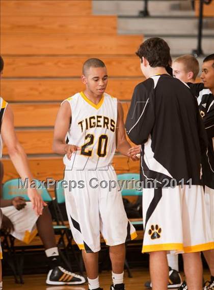 Thumbnail 2 in Galena Park vs Conroe (McDonald's Texas Invitational) photogallery.