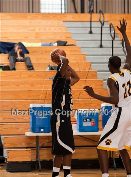 Thumbnail 1 in Galena Park vs Conroe (McDonald's Texas Invitational) photogallery.