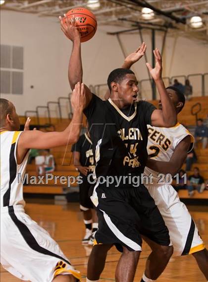 Thumbnail 1 in Galena Park vs Conroe (McDonald's Texas Invitational) photogallery.