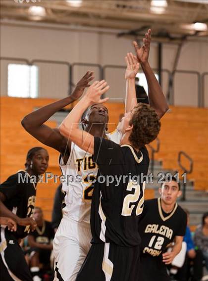 Thumbnail 1 in Galena Park vs Conroe (McDonald's Texas Invitational) photogallery.