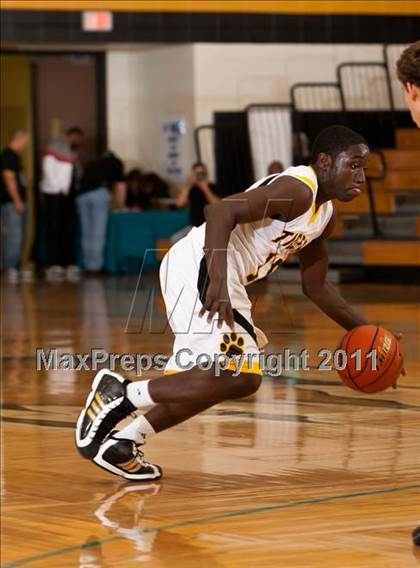Thumbnail 2 in Galena Park vs Conroe (McDonald's Texas Invitational) photogallery.