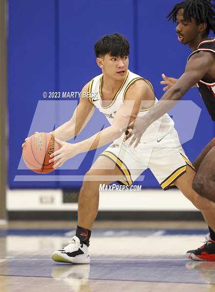 Thumbnail 1 in Kickapoo vs Kirkwood (Bill Rowe's Queens Classic) photogallery.