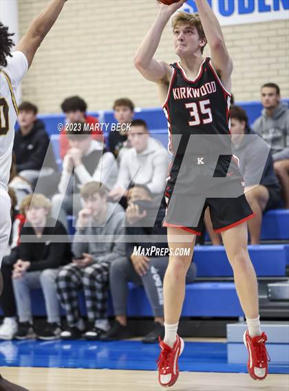 Thumbnail 3 in Kickapoo vs Kirkwood (Bill Rowe's Queens Classic) photogallery.