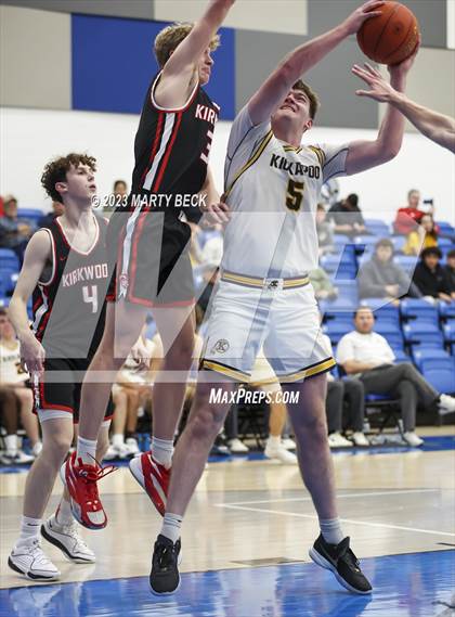 Thumbnail 2 in Kickapoo vs Kirkwood (Bill Rowe's Queens Classic) photogallery.