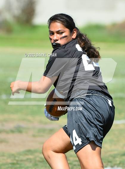 Thumbnail 2 in Garfield vs Mendez photogallery.