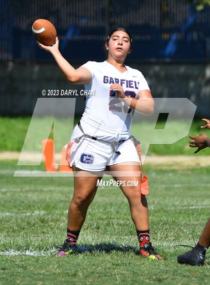 Thumbnail 1 in Garfield vs Mendez photogallery.