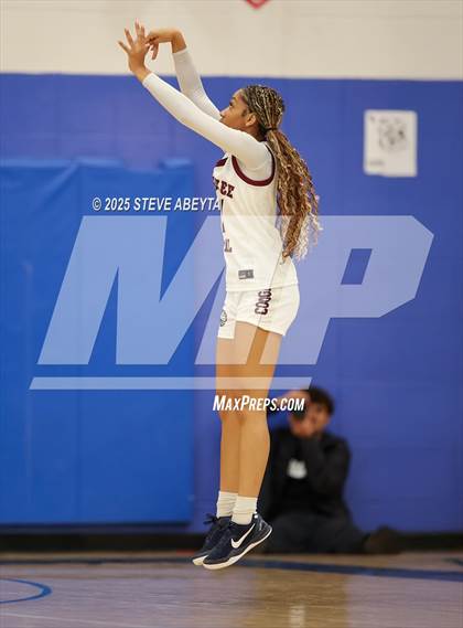 Thumbnail 2 in Regis Jesuit vs Cherokee Trail (Cherry Creek High School Girls Basketball Tournament)) photogallery.