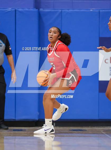 Thumbnail 3 in Regis Jesuit vs Cherokee Trail (Cherry Creek High School Girls Basketball Tournament)) photogallery.