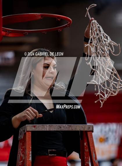 Thumbnail 3 in Harlingen vs. Edinburg North (UIL Basketball 6A Bi-District) photogallery.