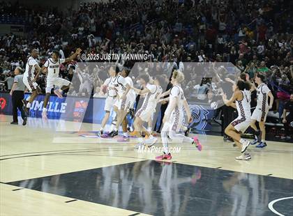 Thumbnail 1 in Benton vs. Maumelle (AAA 5A State Final) photogallery.