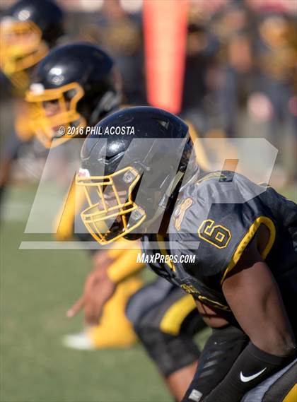 Thumbnail 3 in Banning vs. San Pedro  (Coliseum Classic) photogallery.