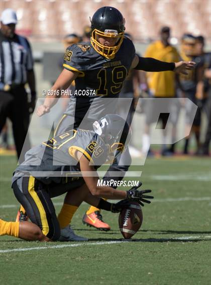 Thumbnail 3 in Banning vs. San Pedro  (Coliseum Classic) photogallery.