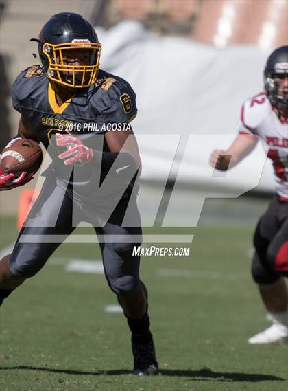 Thumbnail 2 in Banning vs. San Pedro  (Coliseum Classic) photogallery.