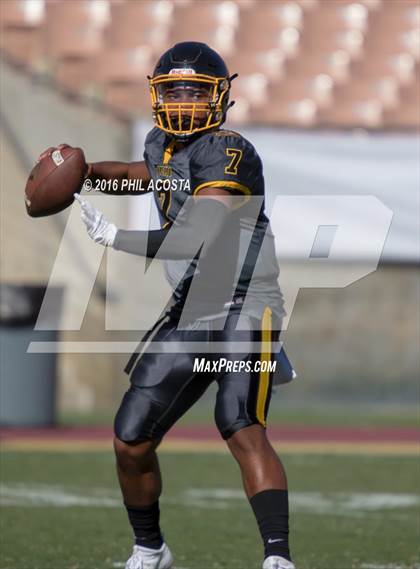 Thumbnail 3 in Banning vs. San Pedro  (Coliseum Classic) photogallery.