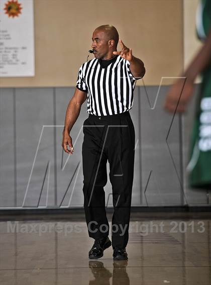 Thumbnail 3 in Cardinal Hayes vs. Dorsey (MaxPreps Holiday Classic) photogallery.