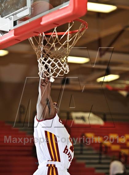 Thumbnail 2 in Cardinal Hayes vs. Dorsey (MaxPreps Holiday Classic) photogallery.