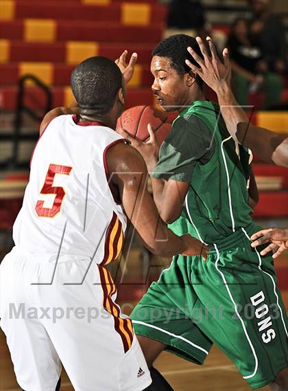 Thumbnail 1 in Cardinal Hayes vs. Dorsey (MaxPreps Holiday Classic) photogallery.