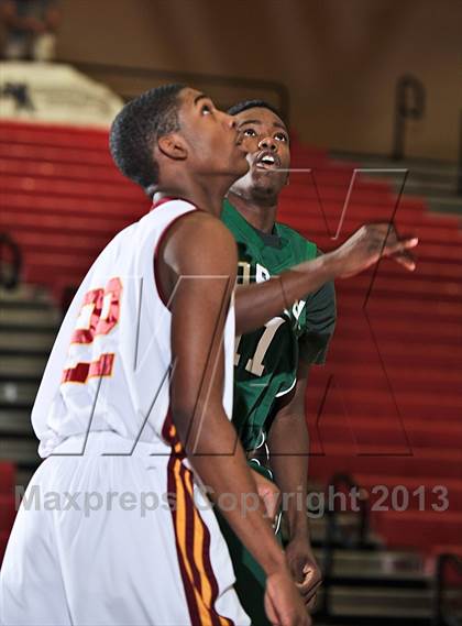 Thumbnail 1 in Cardinal Hayes vs. Dorsey (MaxPreps Holiday Classic) photogallery.