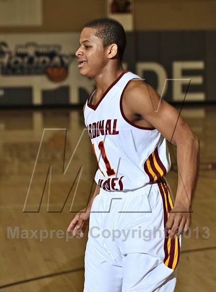 Thumbnail 3 in Cardinal Hayes vs. Dorsey (MaxPreps Holiday Classic) photogallery.